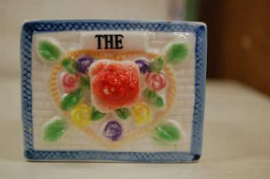 (n-5707) Valge puitraamiga maitseaineriiul