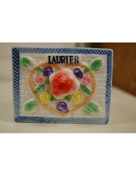 (n-5707) Valge puitraamiga maitseaineriiul