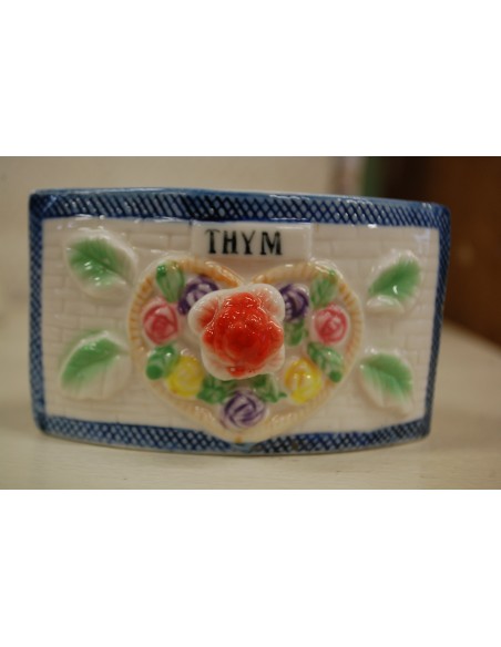 (n-5707) Valge puitraamiga maitseaineriiul