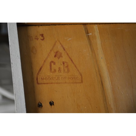 (L-404)  Suurem valge jalgadel käsitöökast