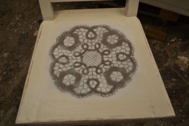 (L-360) Valge puidust tool