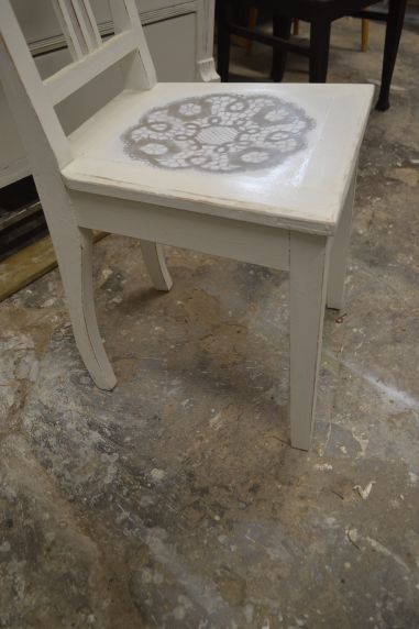 (L-360) Valge puidust tool