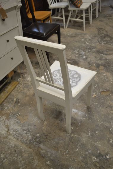 (L-360) Valge puidust tool