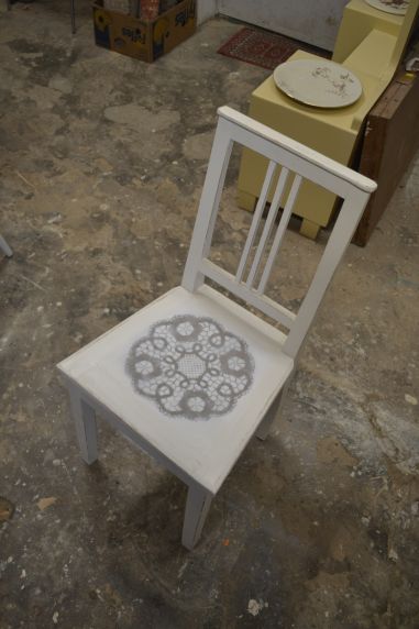 (L-360) Valge puidust tool