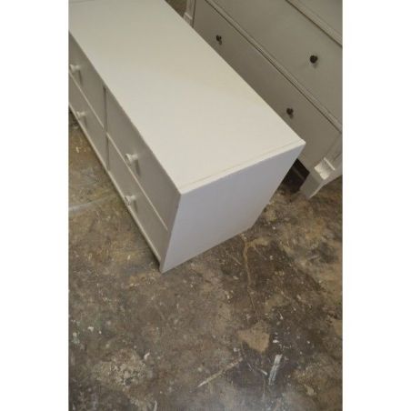 (L-417) Madal valge sahtlitega kummut