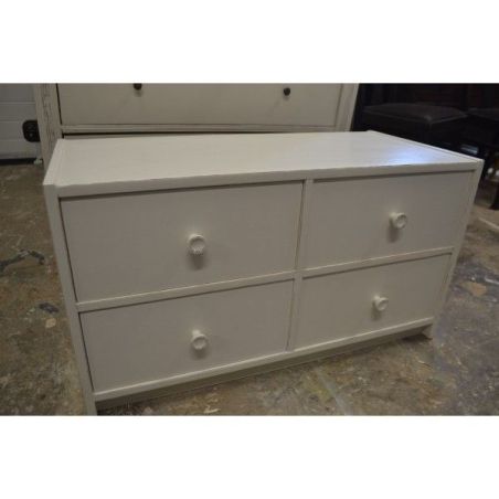 (L-417) Madal valge sahtlitega kummut