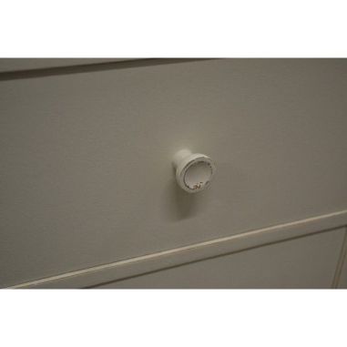 (L-417) Madal valge sahtlitega kummut