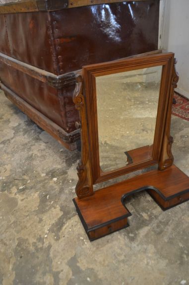 (R-038) Kallutatav sahtlitega lauapeegel