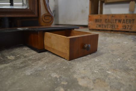 (R-038) Kallutatav sahtlitega lauapeegel