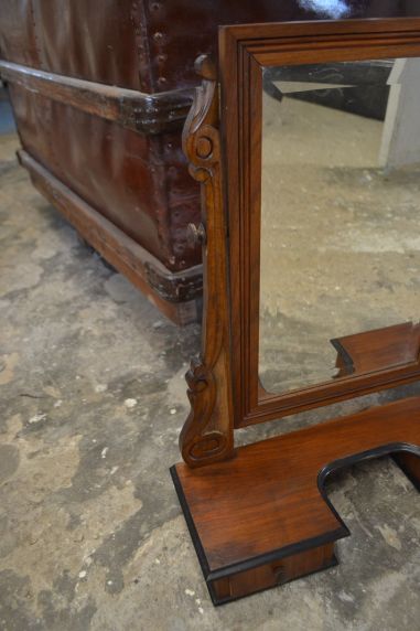 (R-038) Kallutatav sahtlitega lauapeegel