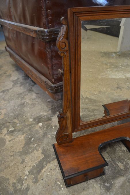 (R-038) Kallutatav sahtlitega lauapeegel