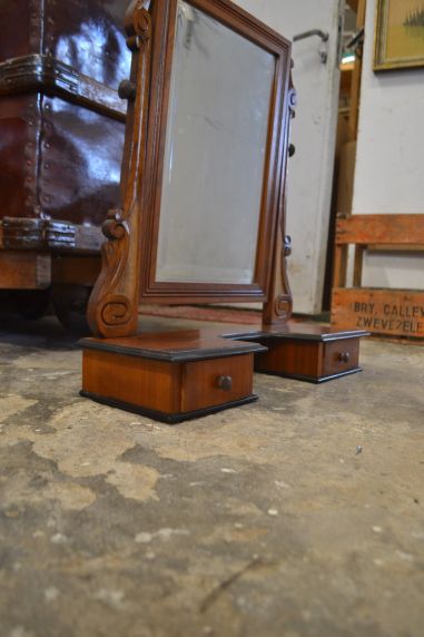 (R-038) Kallutatav sahtlitega lauapeegel