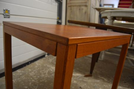 (R-086) Väiksem retro laud, diivanilaud