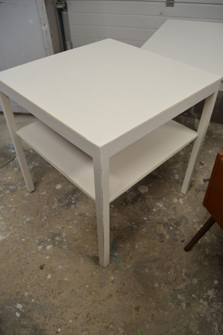 (L-445) Valge retro diivanilaud