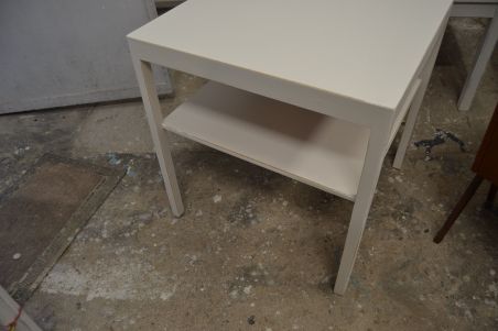 (L-445) Valge retro diivanilaud