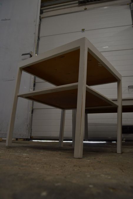 (L-445) Valge retro diivanilaud