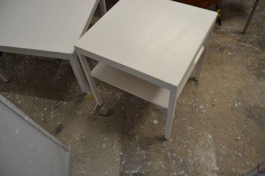 (L-445) Valge retro diivanilaud