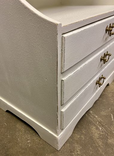 (L-465) Valge väiksem kummut/ öökapp