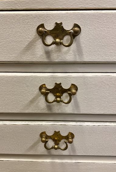 (L-465) Valge väiksem kummut/ öökapp