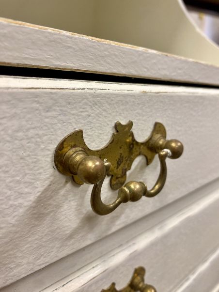 (L-465) Valge väiksem kummut/ öökapp