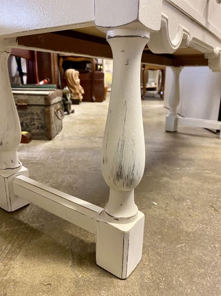 (L-465) Valge väiksem kummut/ öökapp