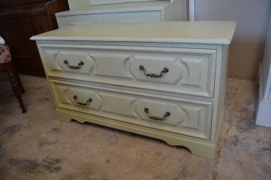 (L-477) Oliiviroheline sahtlitega kummut, TV alus