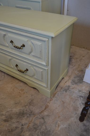 (L-477) Oliiviroheline sahtlitega kummut, TV alus