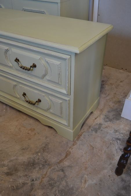 (L-477) Oliiviroheline sahtlitega kummut, TV alus