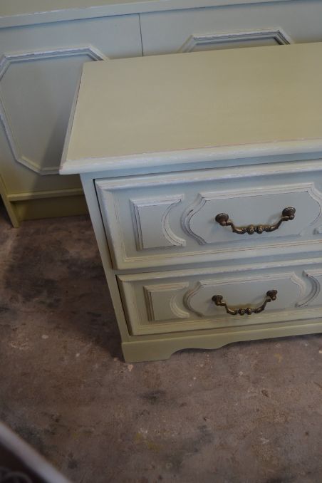 (L-477) Oliiviroheline sahtlitega kummut, TV alus