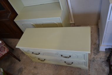 (L-477) Oliiviroheline sahtlitega kummut, TV alus