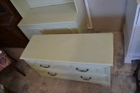 (L-477) Oliiviroheline sahtlitega kummut, TV alus