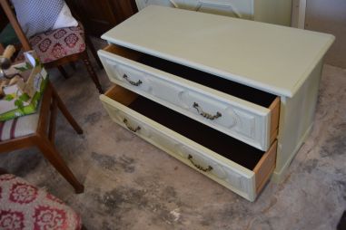 (L-477) Oliiviroheline sahtlitega kummut, TV alus