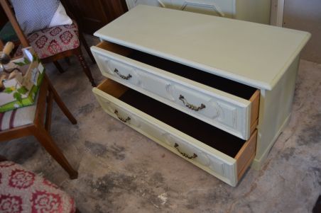 (L-477) Oliiviroheline sahtlitega kummut, TV alus