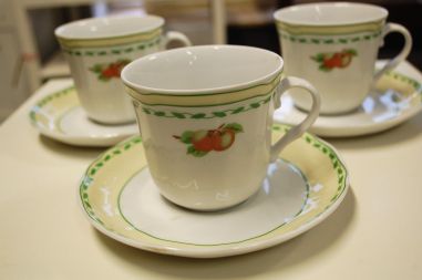 (n-3458/2) Crea Table Cornwall puuviljadega kohvitassid-taldrikud, 3tk