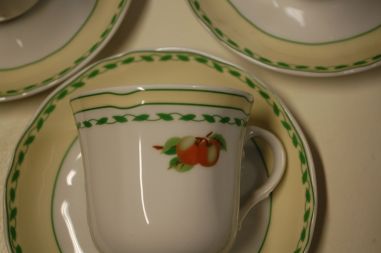 (n-3458/2) Crea Table Cornwall puuviljadega kohvitassid-taldrikud, 3tk