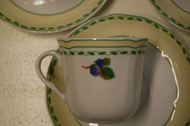 (n-3458/2) Crea Table Cornwall puuviljadega kohvitassid-taldrikud, 3tk