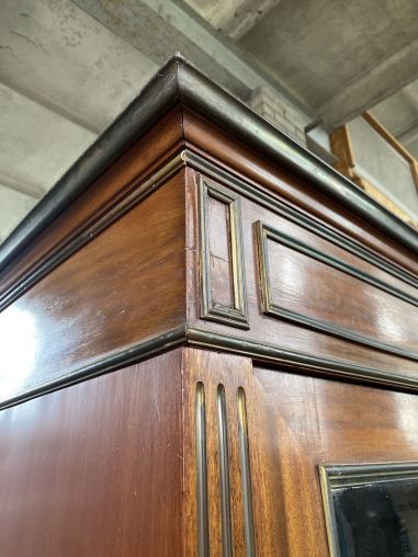 (11-515) Suur ustega riiulitega kapp, raamatukapp, riidekapp