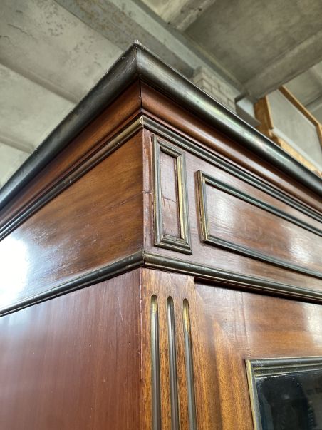 (11-515) Suur ustega riiulitega kapp, raamatukapp, riidekapp