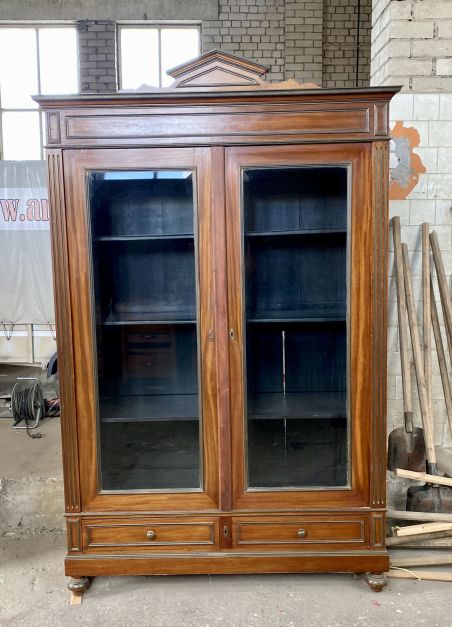 (11-515) Suur ustega riiulitega kapp, raamatukapp, riidekapp