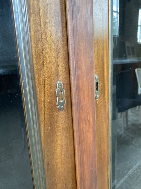 (11-515) Suur ustega riiulitega kapp, raamatukapp, riidekapp