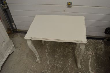 (n-5823) Väiksem valge laud, diivanilaud, abilaud