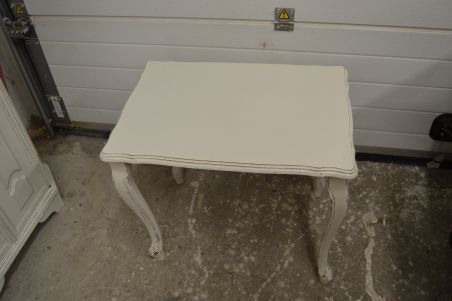(n-5823) Väiksem valge laud, diivanilaud, abilaud
