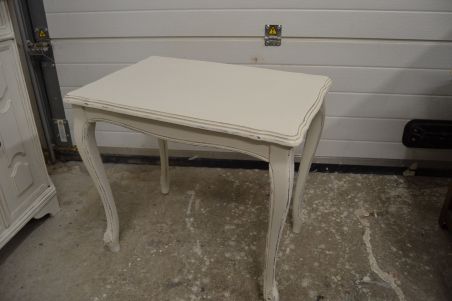 (n-5823) Väiksem valge laud, diivanilaud, abilaud