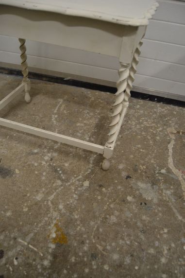 (n-5827) Valge väiksem laud