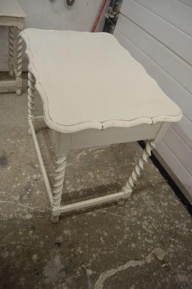 (n-5827) Valge väiksem laud