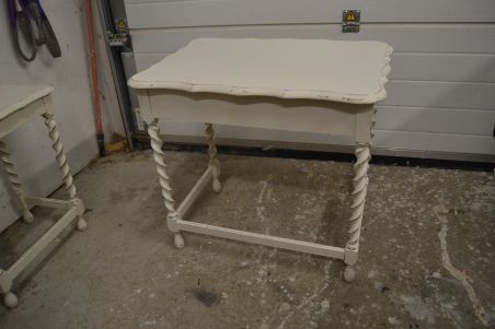 (n-5827) Valge väiksem laud (n-5827) Valge väiksem laud