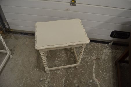 (n-5828) Valge väiksem lauake