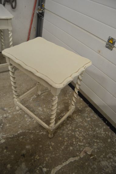 (n-5828) Valge väiksem lauake