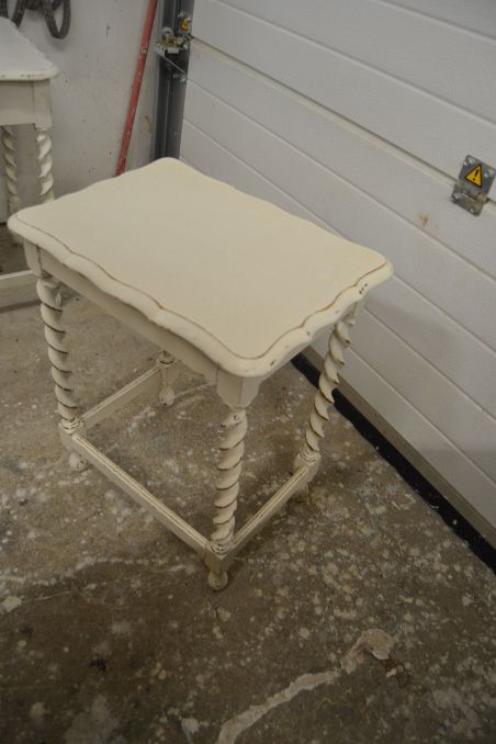 (n-5828) Valge väiksem lauake