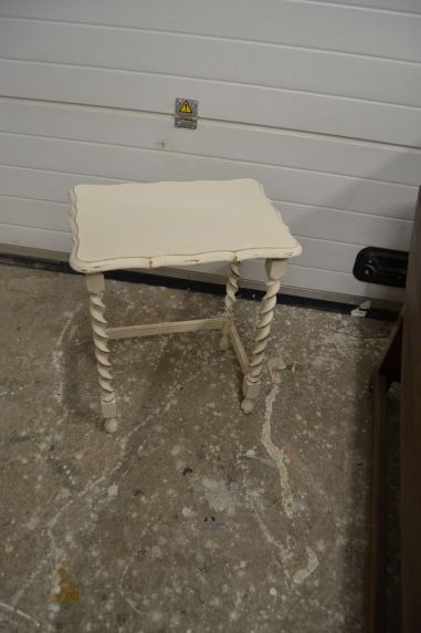 (n-5828) Valge väiksem lauake